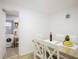 Modern Holiday Home With Jacuzzi