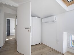 Modern Holiday Home With Jacuzzi