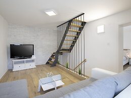 Modern Holiday Home With Jacuzzi