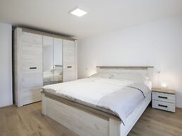 Modern Holiday Home With Jacuzzi