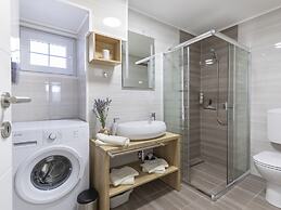 Modern Holiday Home With Jacuzzi