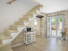 Modern Holiday Home With Jacuzzi