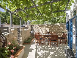 Modern Holiday Home With Jacuzzi