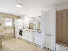 Modern Holiday Home With Jacuzzi