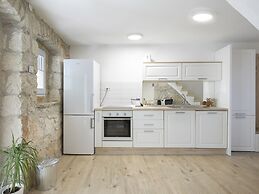 Modern Holiday Home With Jacuzzi