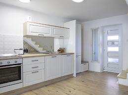 Modern Holiday Home With Jacuzzi