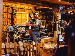 Luxury Lodge, 2 Bathrooms, Near the Sea