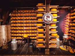 Luxury Lodge, 2 Bathrooms, Near the Sea