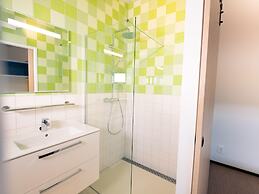 Luxury Lodge, 2 Bathrooms, Near the Sea