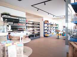 Luxury Lodge, 2 Bathrooms, Near the Sea