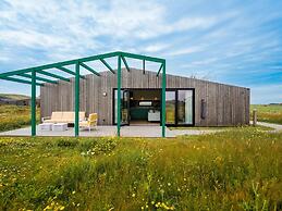 Luxury Lodge, 2 Bathrooms, Near the Sea