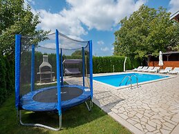 Holiday Home in Lindar With Pool