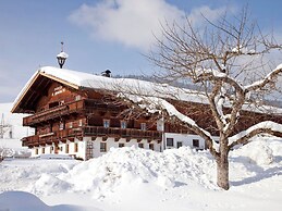 Pleasant Apartment in Hopfgarten near Ski Area