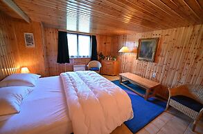 Chalet in Beffe With Hot Tub & Valley Views