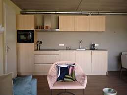 Nice Hill Lodge, 2 Bathrooms, Near Maastricht
