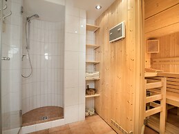 Modern Chalet With Sauna Near Konigsleiten