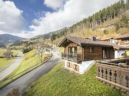 Modern Chalet With Sauna Near Konigsleiten