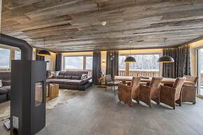 Amazing Chalet in Neukirchen near Wildkogel Ski Arena