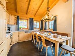 Cozy Chalet with 4 Bathrooms near Königsleiten