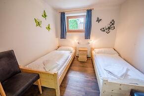 Cozy Chalet with 4 Bathrooms near Königsleiten