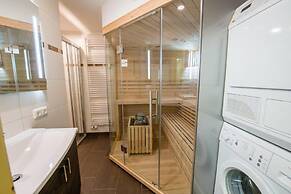 Cozy Chalet with 4 Bathrooms near Königsleiten