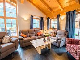 Cozy Chalet with 4 Bathrooms near Königsleiten