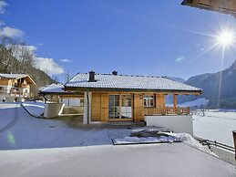 Cozy Chalet with 4 Bathrooms near Königsleiten