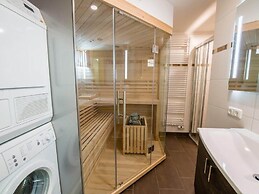 Cozy Chalet with 4 Bathrooms near Königsleiten