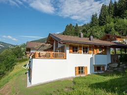Cozy Chalet with 4 Bathrooms near Königsleiten