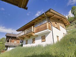 Cozy Chalet with Sauna near Königsleiten