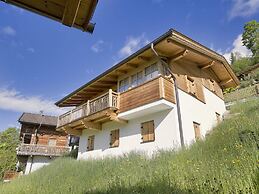 Cozy Chalet with Sauna near Königsleiten