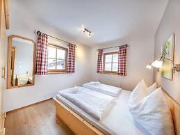 Cozy Chalet with Sauna near Königsleiten