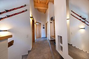 Luxury Chalet with 2 Bathrooms near Small Slope