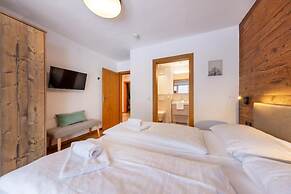 Luxury Chalet with 2 Bathrooms near Small Slope