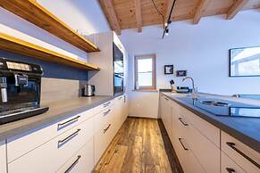 Luxury Chalet with 2 Bathrooms near Small Slope