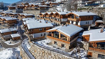 Luxury Chalet with 2 Bathrooms near Small Slope