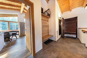 Luxury Chalet with 2 Bathrooms near Small Slope