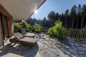 Luxury Chalet with 2 Bathrooms near Small Slope