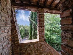 Varna Charm: Tuscan Getaway