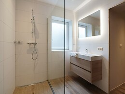 Scenic Escape With Garden