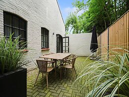 Scenic Escape With Garden