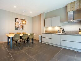 Scenic Escape With Garden