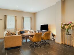 Scenic Escape With Garden