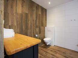 Scenic Escape With Garden