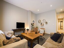 Scenic Escape With Garden