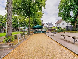 Scenic Escape With Garden