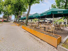 Scenic Escape With Garden