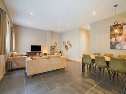 Scenic Escape With Garden