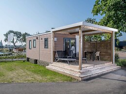 Cozy Chalet with Dishwasher near Lake