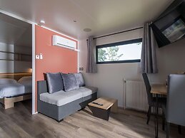 Cozy Chalet with Dishwasher near Lake